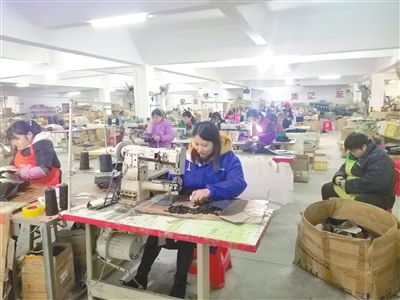 江西贛縣區(qū) 易地搬遷圓安居夢(mèng)，工藝品產(chǎn)業(yè)鋪就致富路
